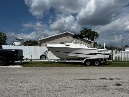 Proline 2002 Walking Around Boat in Excellent Condition with Easy Financing Fashion